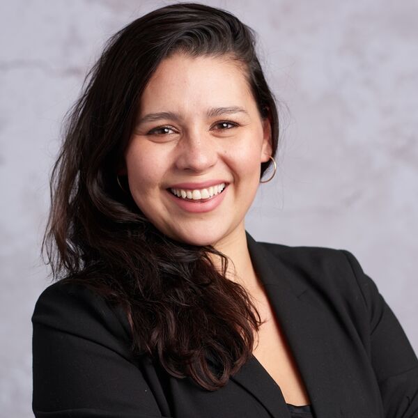 Headshot of Isabel